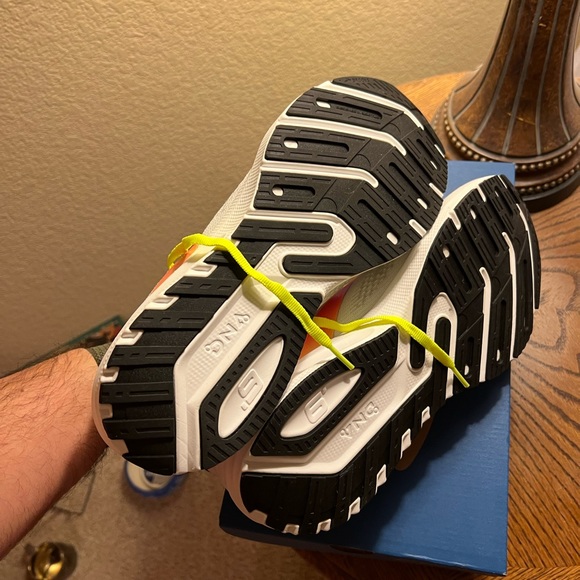 Brooks Men’s Launch 9 Running Shoes - NWT - Picture 10 of 10